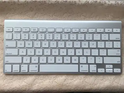 Apple A1314 wireless keyboard, View more