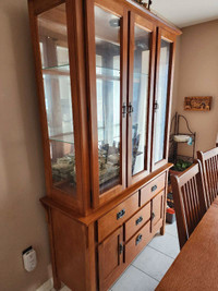 Kitchen Table/Chairs & Hutch