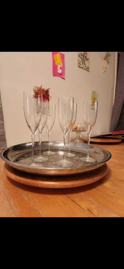 AUBAINE!!! 6 FLÛTES À CHAMPAGNE***EN CRISTAL***, View more