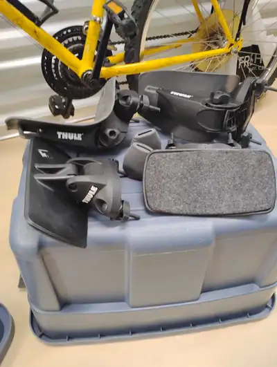 Thule DeckGlide Extremely good condition, almost like new. Complete package. -4 piece "rack" (2 rubb...