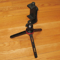 Tabletop tripod for smartphones