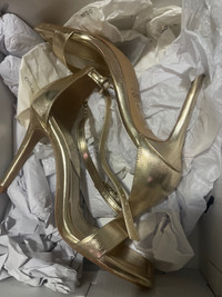 NEW Gold heels size 5