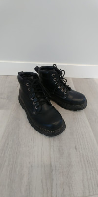 Men's Boots. Size 8
