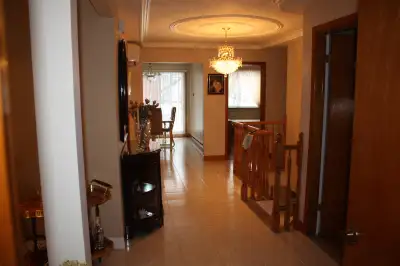 St-Léonard, grand 11 1/2, impeccable cour ,garage  $2400/m