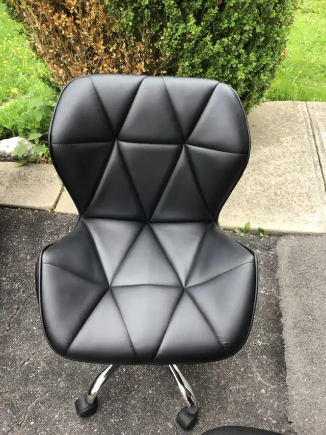 Office task chair in Chairs & Recliners in Kingston - Image 2