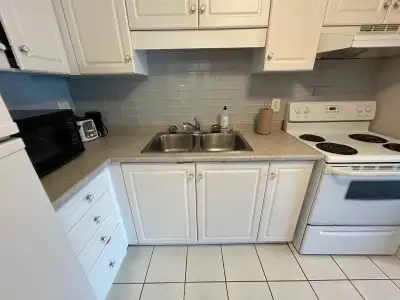 Looking for a comfortable and convenient student home? This spacious 4-bedroom shared house has 2 ro...