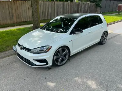 130,000kms 2.0T 4 motion all wheel drive 6spd manual transmission Pearl white Black leather interior...