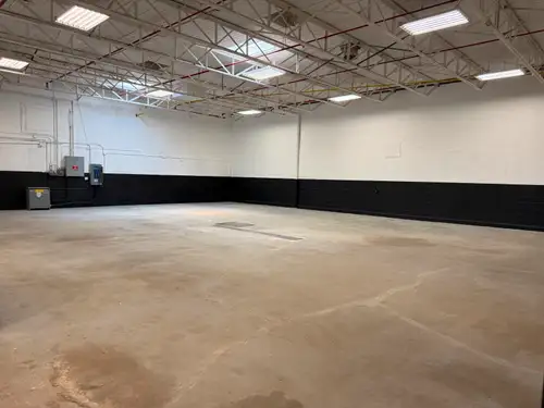 New on Market 12210 Mount Lawn Rd. (Off yellowhead and Wayne Gretzky) 21' Ceilings - 2 Overhead door...