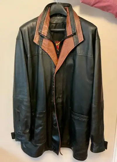 Men"s leather jacket. Medium size.