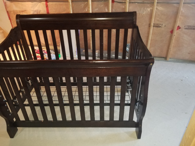 Used Baby Crib in Cribs in Markham / York Region - Image 3