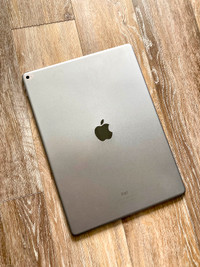 iPad Pro 12.9 128gb with Key Board / Case