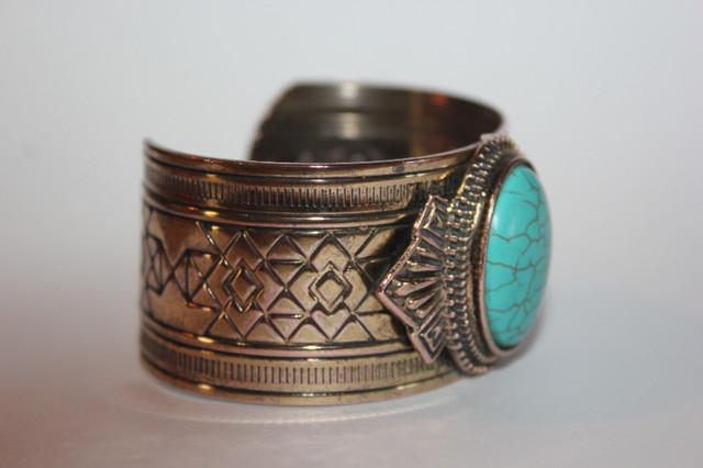 Native American Style Cuff Bracelet With Blue Stone. in Jewellery & Watches in Kitchener / Waterloo - Image 2