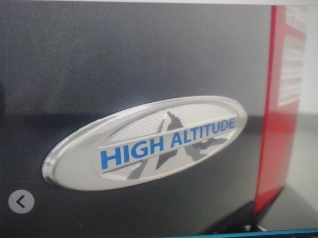 2015  Patriot 136 k 4x4 Hi Altitude  Leather Sunroof  0 GST in Cars & Trucks in Calgary - Image 2