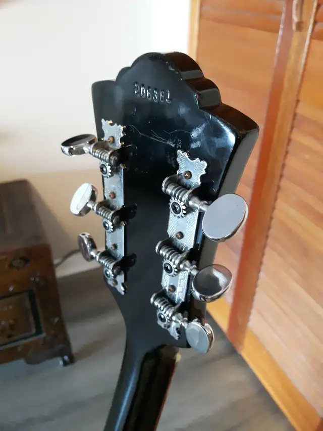 Vintage Guild S60D in Guitars in Mississauga / Peel Region - Image 11