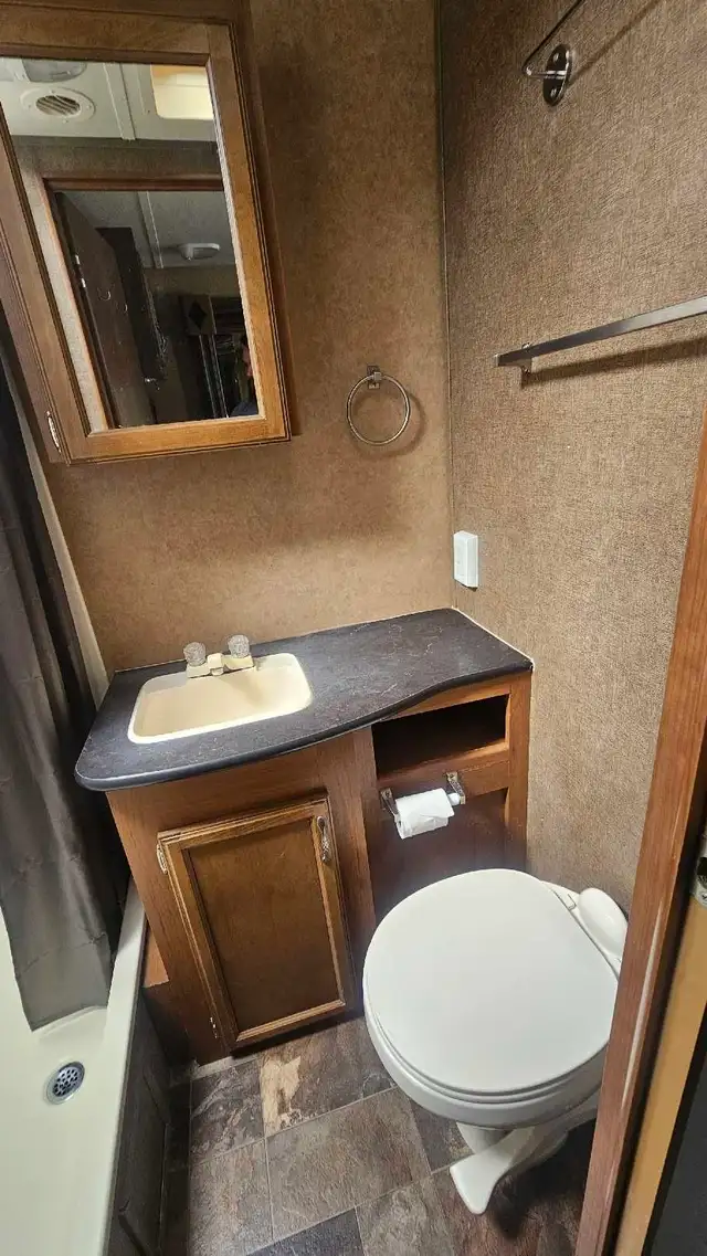 2013 Starcraft Travel Trailer in Travel Trailers & Campers in Cranbrook - Image 8