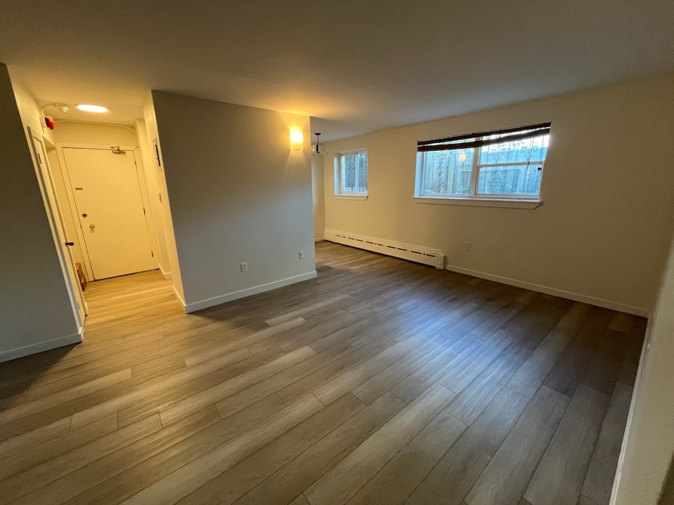 Spacious 1 Bedroom Apartment Suite on Sherbrook 2
