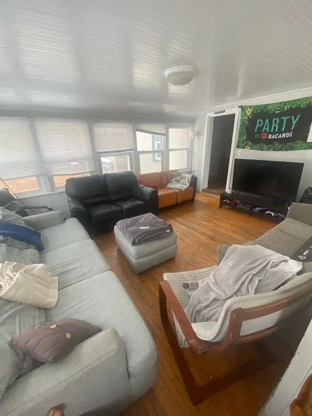 University of Guelph - Student Home - 8 Bedrooms - May 1!! in Room Rentals & Roommates in Guelph - Image 9