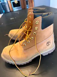 Classic Women's Timberland leather boot size 7 1/2