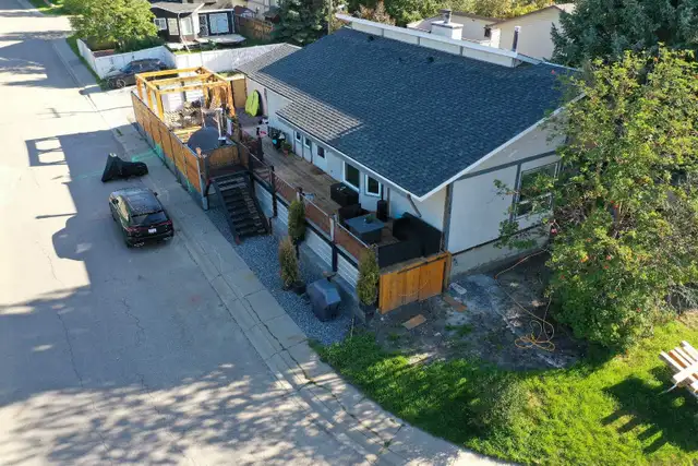 Skidsteer and Brains in Fence, Deck, Railing & Siding in Calgary - Image 11