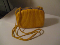 VINTAGE LADIES SHOULDER PURSE-MADE IN ITALY-1960S-COLLECTIBLE!