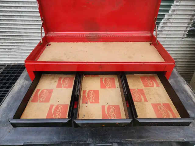 6 Drawers Red  With Black Sliding Drawers Tool Chest in Tool Storage & Benches in Windsor Region - Image 10