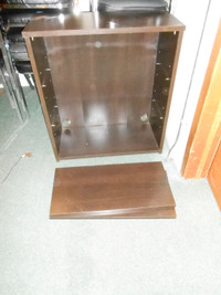 Dark brown pressed wood bookcase with 2 shelves