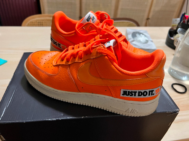 RARE Nike Air Force 1 Low Just Do It Pack Orange Size 9 in Men's Shoes in Mississauga / Peel Region - Image 2
