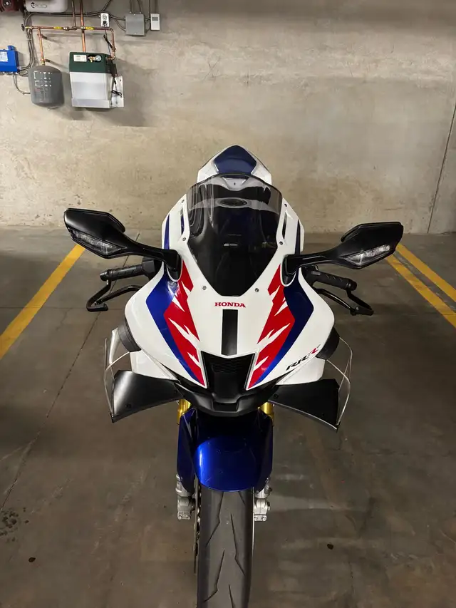 Honda CBR1000RR in Sport Bikes in Edmonton - Image 3