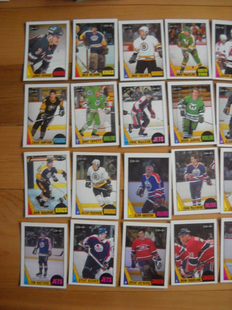 44 cartes de hockey de 1987 dans Art et objets de collection  à Saguenay - Image 3