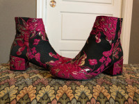 Public Desire Hana Black/Fuchsia Embroidered Boots - Size 8