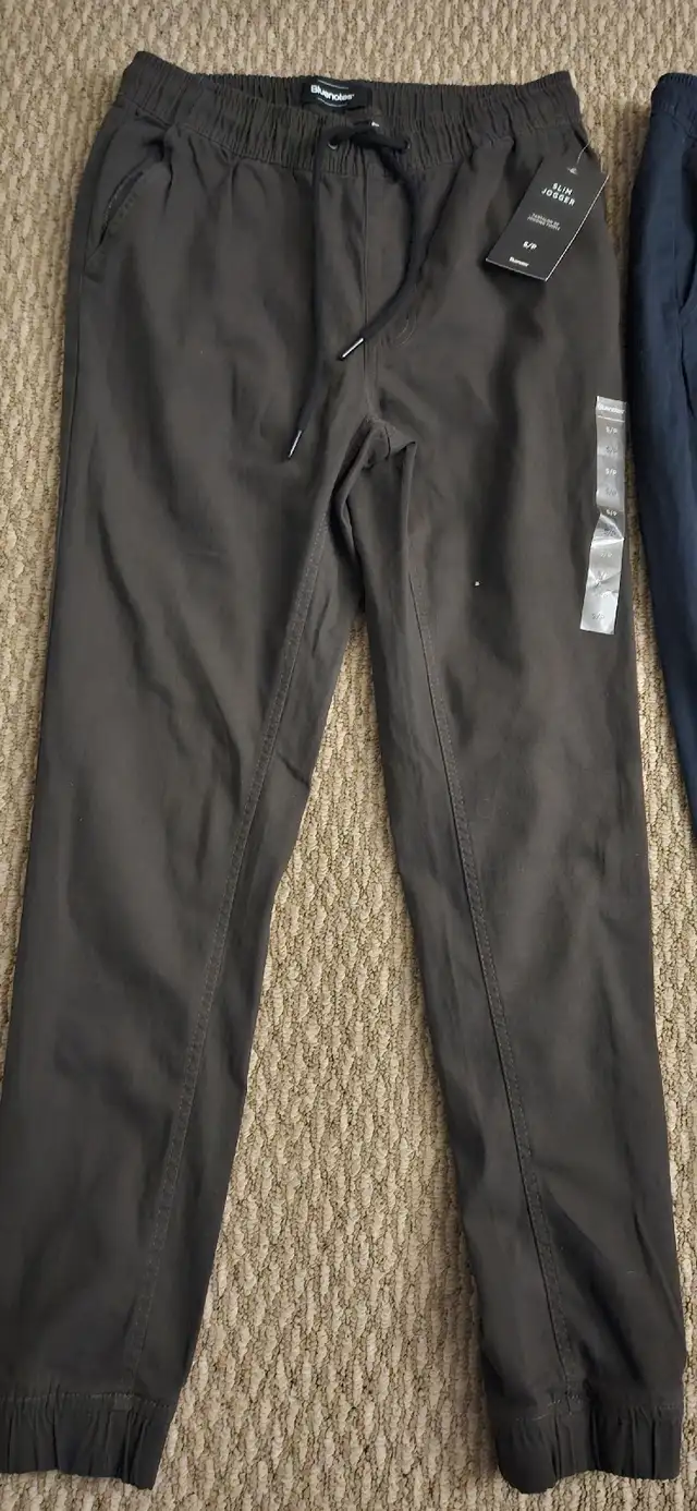 Brand new men's jogger style pants