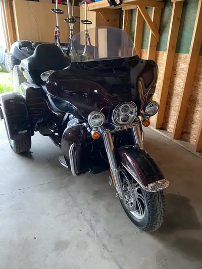 One owner. Has very low kms. Is like new condition. Located in Bonnyville, Alberta. Have no time to...