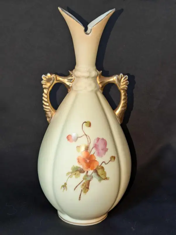 RARE Antique Victorian Royal Rudolstadt Germany Porcelain Vase! in Arts & Collectibles in London - Image 3