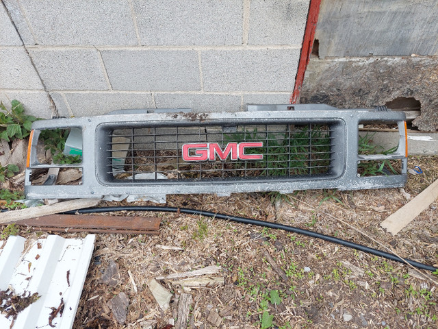 1988-1998 gmc grille in Auto Body Parts in Kingston