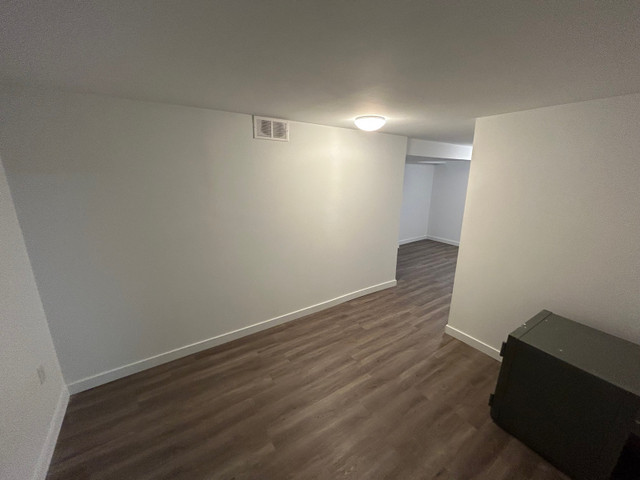 Newly renovated 2 bed + den in Long Term Rentals in City of Toronto - Image 3