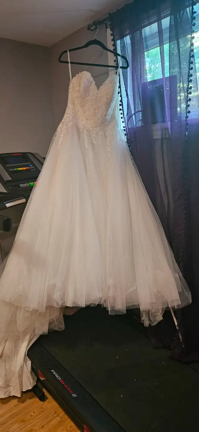 Allure Bridal Gown  Strapless Size 1262863282622595124