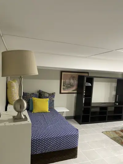 Basement suite w separate entrance for rent