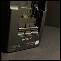 SONY BC-QM1 multi format charger H, M, P, V and W
