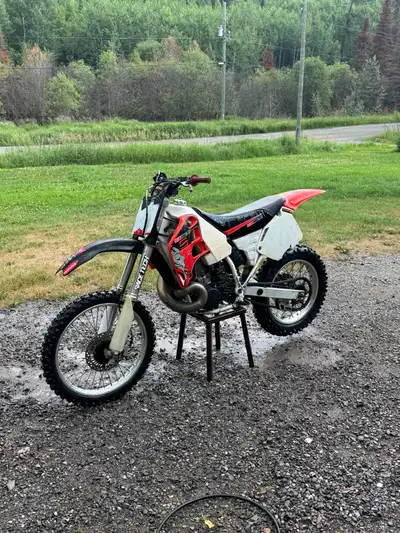 1996 Honda CR500. V force reed, new rear tire, new rear sprocket, upgraded clutch comes with ice rac...