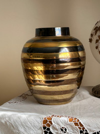 Vtg Horizon Brass Black and Gold Vase Made in India