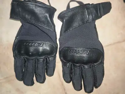 KLIM motorcycle gloves. Fit small.