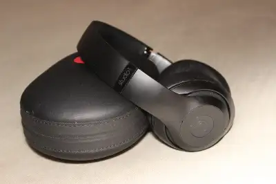 Beats Studio 3 Wireless Noise-cancelling Headphones - Used, View more