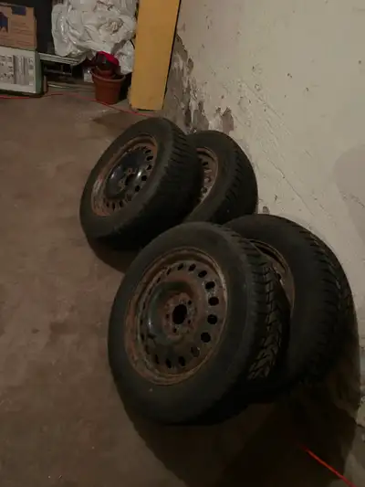 Selling a complete, ready-to-bolt-on winter tire set. The tires are practically brand new; the rims...