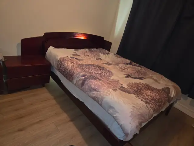 Lit en bois massif in Beds & Mattresses in Laval / North Shore - Image 3