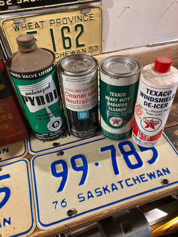 Vintage oil cans in Arts & Collectibles in Prince Albert - Image 4