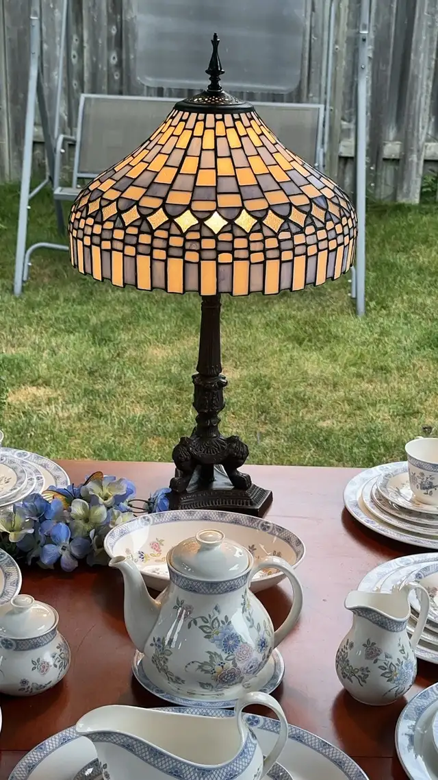 Beautiful Tiffany style table lamp. Has a stained glass shade  in Home Décor & Accents in City of Toronto - Image 3