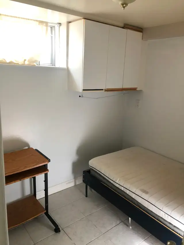 Room for rent (steeles, donmills Seneca colllege)