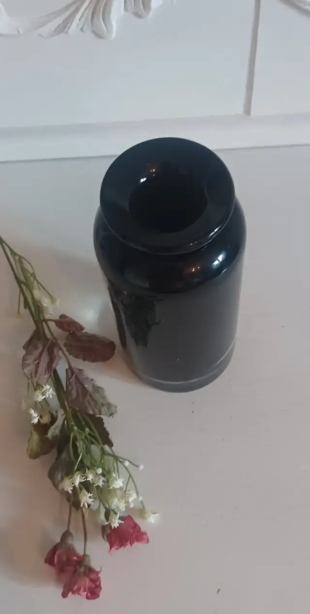 Small, Heavy, Kosta Boda, Black Glass Vase in Arts & Collectibles in Mississauga / Peel Region - Image 3