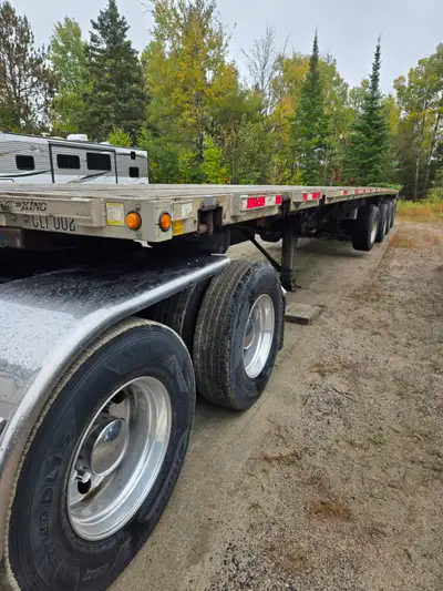 4 Axle Lodeking flatbed for sale. Alignment done in August, new lift axle tires. Have all maintenanc...