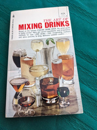 The Art of Mixing Drinks by Esquire Inc